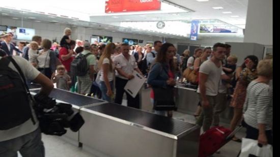 إخلاء مطار نيس بفرنسا بعد الاشتباه في حقائب سفر