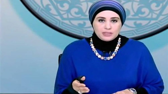بالفيديو.. د.نادية عمارة تفتي في شأن قص الشعر أثناء أداء العمرة