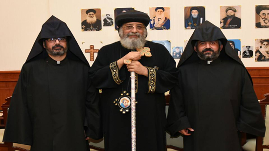  بالصور.. البابا يستقبل اثنين من الآباء الأرمن بلبنان