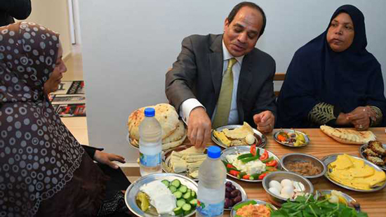 ربة الأسرة المستضيفة للرئيس على الإفطار بـ«غيط العنب» تكشف تفاصيل الزيارة
