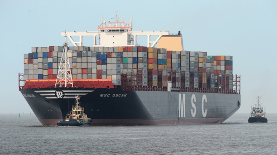 عبور أكبر سفينة حاويات بنمية في العالم من  قناة السويس لماليزيا