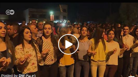 بالفيديو.. مئات المسيحيون يحتفلون بتحرير 