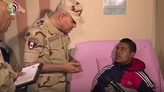 بالفيديو.. وزير الدفاع يطمئن على مصابي القوات المسلحة في سيناء