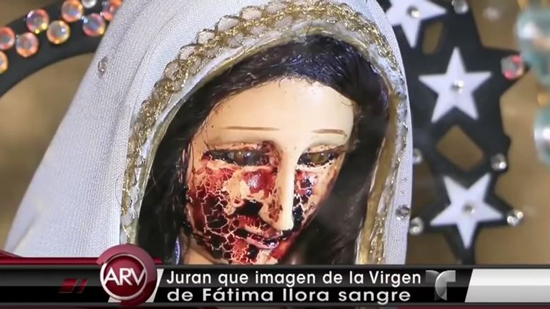 بالفيديو.. تمثال للعذراء يبكي دمًا داخل كنيسة في أمريكا الجنوبية