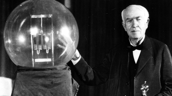 فى مثل هذا اليوم.. توماس إديسون يخترع الفونوغراف