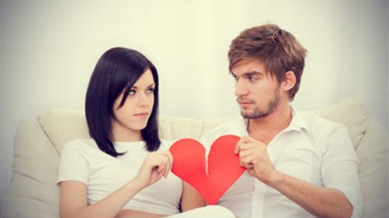 دراسة : العازبين أكثر سعادة من المتزوجين