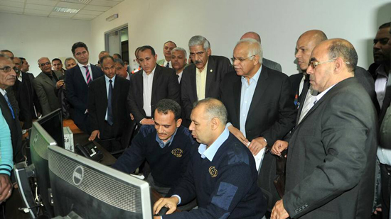 وزير النقل يتفقد مشروع كهربة إشارات خط الإسكندرية –القاهرة