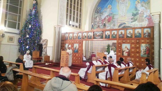بالصور.. كاتدرائية القيامة بالإسكندرية تشهد صلاة عيد الميلاد للأقباط الكاثوليك 
