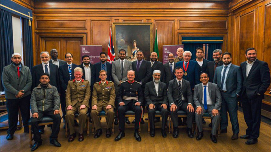شركات يملكها مسلمون بريطانيون توقع ميثاقًا لدعم الجيش البريطاني