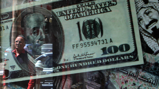 الأهلي الكويتي يقدم أعلى سعر لشراء الدولار عند سعر 18.69 جنيه - الصورة من أريبيان رويترز