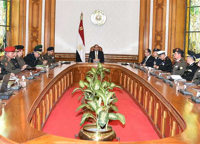 السيسي يجتمع بوزراء الدفاع والداخلية ورئيس الأركان وكبار قيادات القوات المسلحة والشرطة، 11 يناير 2017.