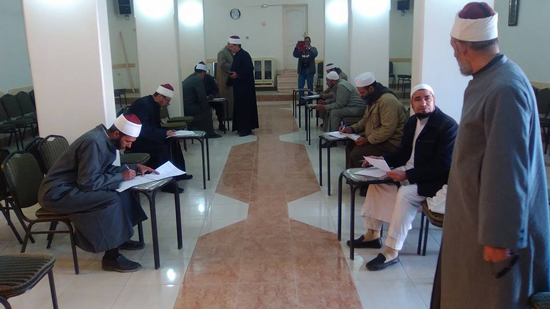 بالصور..  أوقاف السويس تنظم مسابقة القراءة الحرة لائمة المساجد