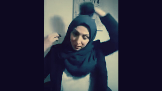 ◄|شاهد| لاجئة سورية تخلع الحجاب على الهواء: «بعرف أن في ناس هتنصدم»