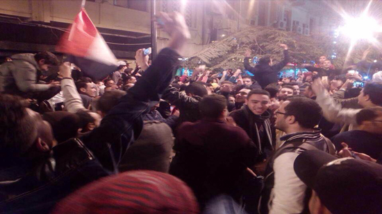  بالصور..السوهاجيه يحتفلون بفوز مصر على المغرب في الشارع 
