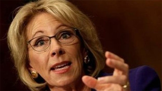 مجلس الشيوخ الأمريكي يؤكد تعيين وزيرة جديدة للتعليم بفارق صوت واحد