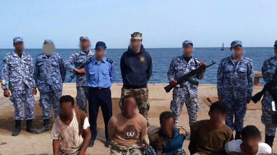 بالصور.. البحرية المصرية تحبط تهريب كمية كبيرة من المخدرات