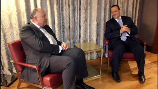 وزير الخارجية يلتقي مبعوث الأمم المتحدة لليمن في عمان