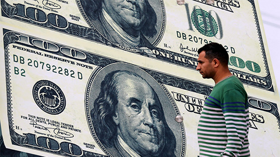 مصر إيران يعرض أعلى سعر لبيع الدولار عند 18.05 جنيه - الصورة من رويترز أريبيان أي