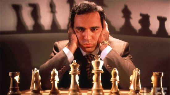 فى مثل هذا اليوم.. انتصار أسطورة الشطرنج الروسي (غاري كاسباروف) على الكومبيوتر الخارق (ديب بلو) 1996 م