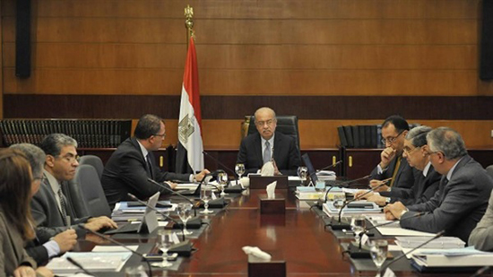 بدء أول اجتماع لمجلس الوزراء بتشكيله الجديد برئاسة إسماعيل