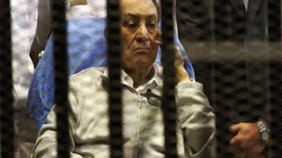 مبارك يرد على اتهامه بقتل متظاهري 25 يناير: ''لم يحدث''.. ومحامي يطلب شهادة السيسي