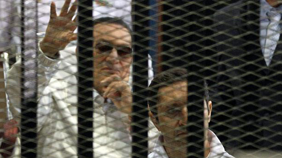  مبارك ونجلاه يختصمون وزير العدل والنائب العام بسبب الحجز على ٦١ مليون جنيه من أموالهم