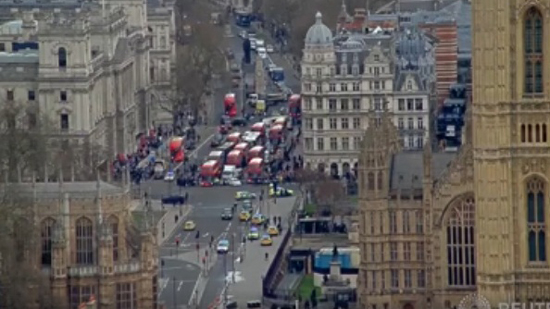 بالفيديو.. إصابة 12 شخص في إطلاق نار على البرلمان البريطاني