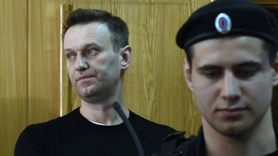 حكم بسجن زعيم المعارضة الروسية لمقاومته الشرطة