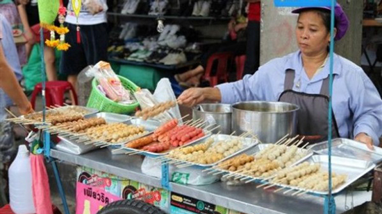 بانكوك تخطط لمنع أطعمة الشوارع بحلول نهاية العام الجاري