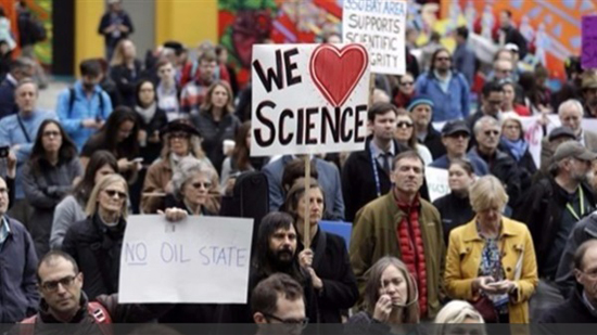 علماء أمريكيون يحتجون على سياسة ترامب لخفض ميزانية العلوم