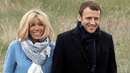لزوجة رئيس فرنسا المحتمل 7 أحفاد وابن يكبره بعامين