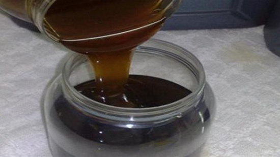 خبير صحي: العسل الجبلي المغشوش بالكوكاكولا يسبب هشاشة العظام