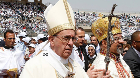 التايمز: قداس البابا في الهواء الطلق رسالة للمتعصبين  