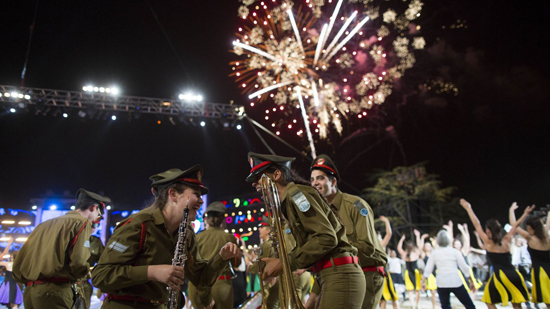 مطربة مسلمة تشارك في احتفالات الاستقلال بإسرائيل 