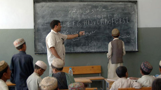 الجارديان : اختراق عناصر طالبان للمدارس بأفغانستان 