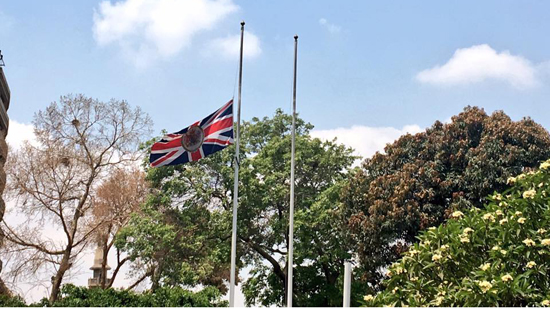 السفارة البريطانية بالقاهرة تنكس أعلامها حدادًا على ضحايا حادث مانشستر