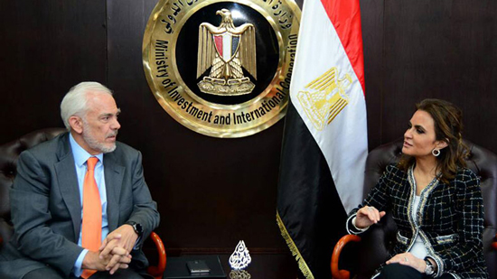  وزيرة الاستثمار تبحث مع السفير اليوناني زيادة استثمارات بلاده في مصر