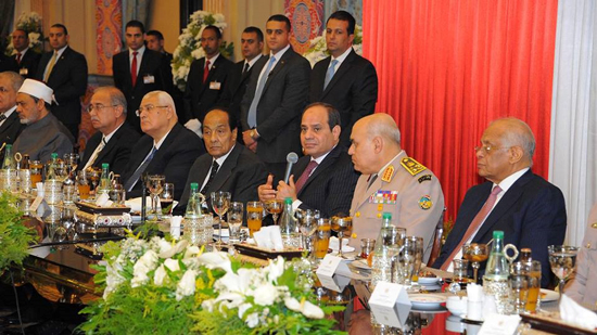 الرئيس في حفل إفطار القوات المسلحة: قوتكم وتماسككم صمام أمان البلد