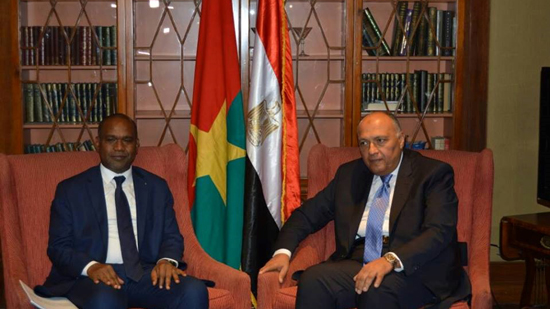 وزير الخارجية يبحث سبل مكافحة الإرهاب مع وزير خارجية بوركينا فاسو