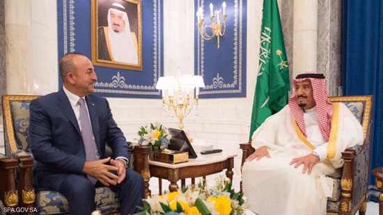 العاهل السعودي يلتقي وزير الخارجية التركي في مكة المكرمة
