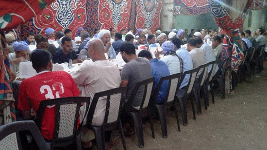 قرية قبطية بالمنيا تقيم إفطار الوحدة الوطنية لمسلمي جميع القرى المجاورة 