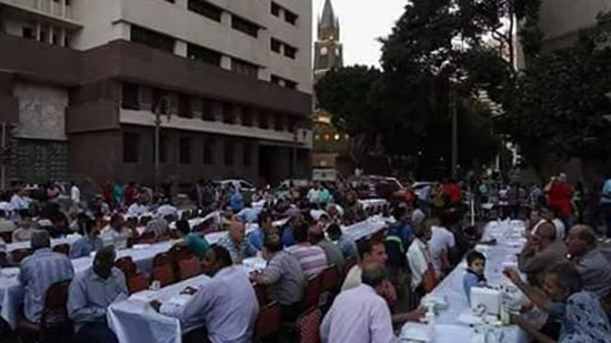 أقباط يشاركون المسلمين في إفطار بالفيوم