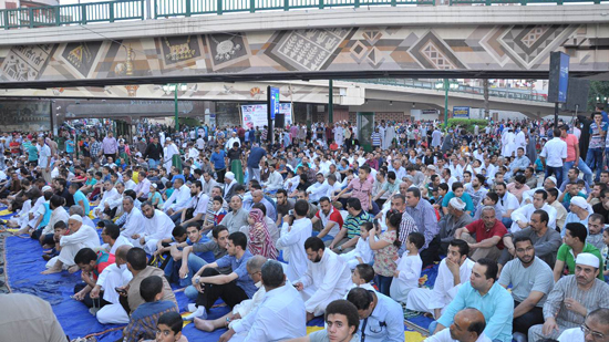  بالصور ..الآلاف يحتشدون لأداء صلاة العيد بمساجد أسيوط