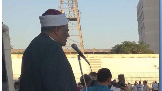  بالصور..عباس شومان يؤدي صلاة العيد بحضور المحافظ ومدير الأمن 
