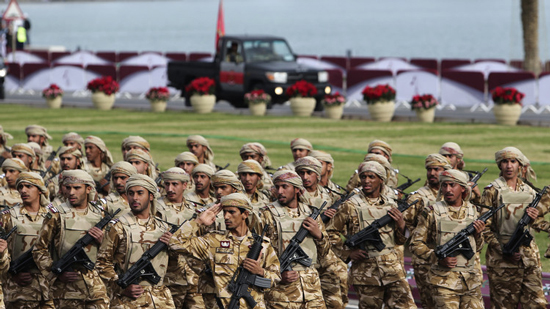 معرضون قطريون يتداولون وثيقة لانشقاق الجيش