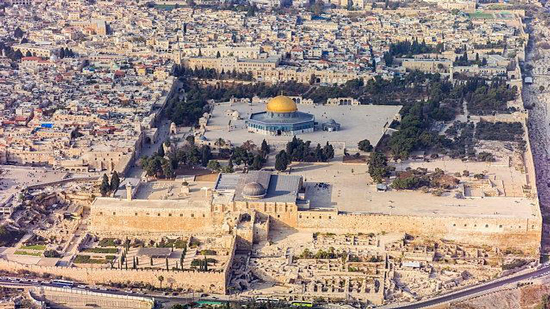 إعادة فتح الحرم القدسي الشريف أمام المصلين والسياح والزوار