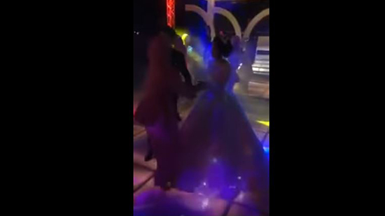 بالفيديو.. رقصة لعروس وصديقاتها على ديسباسيتو تنتهي فجأة بمزمار عبد السلام