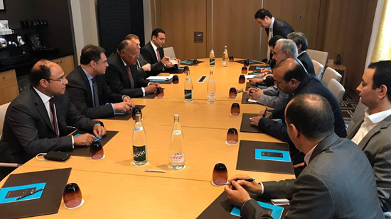 وزير الخارجية يلتقي مع المشير خليفة حفتر في باريس
