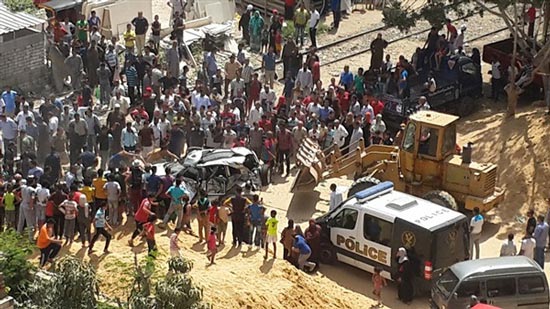 اصطدام قطار بسيارة ملاكي على مزلقان «الحضرة» بالإسكندرية