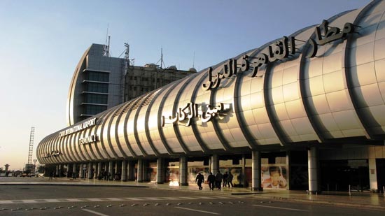 بريطانيا ترفع الحظر عن اصطحاب الأجهزة الإلكترونية من مطار القاهرة
